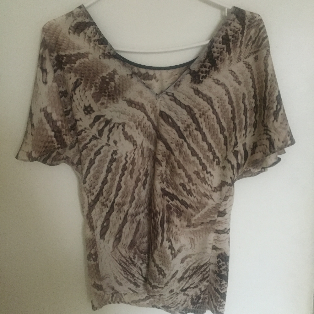 Python Print Short Sleeve Blouse - Picture 3 of 4